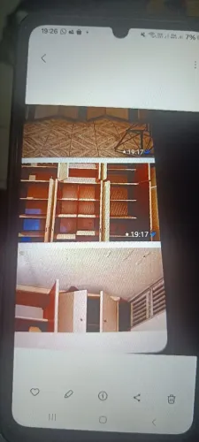 Guarda-roupa branco com portas dobráveis