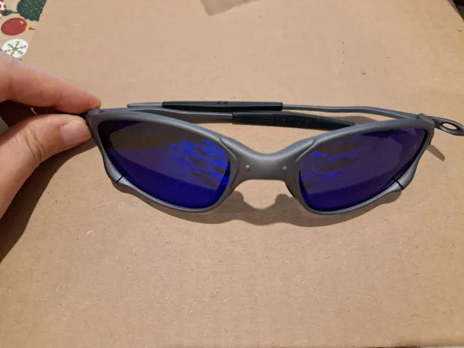 Óculos de sol tipo da "OAKLEY"