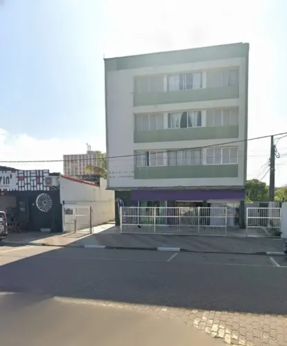 SALA COMERCIAL LITERALMENTE LOCALIZADA NO CENTRO DE ITANHAÉM - AO LADO DA PRAIA