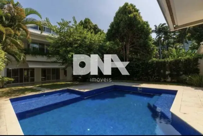 Casa em Condomínio : Duplex / Residencial / Barra da Tijuca
