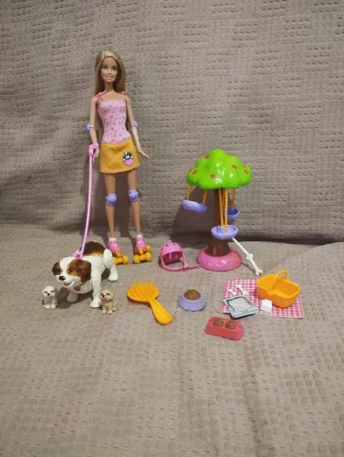 Barbie patinadora com cães