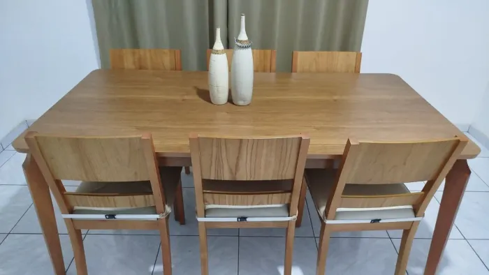 Mesa com 6 cadeiras madeira