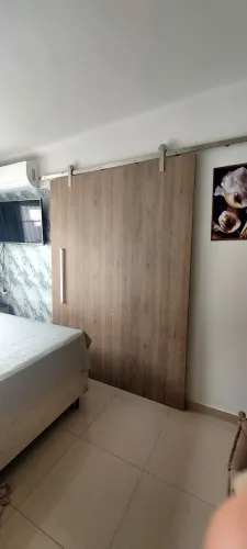 Porta de correr em MDF com trilho 