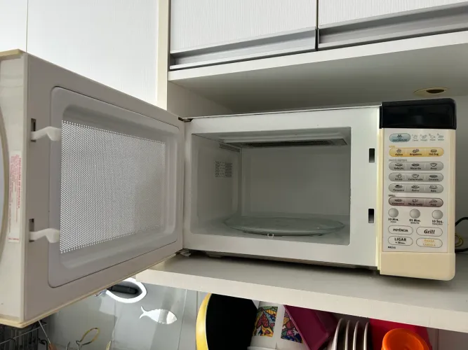 Vendo Microondas 110V com defeito