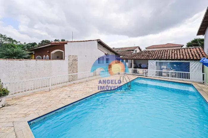 Casa com 3 dormitórios para alugar, 136 m² por R$ 5.200,00/mês - Jardim Casablanca - Peruí