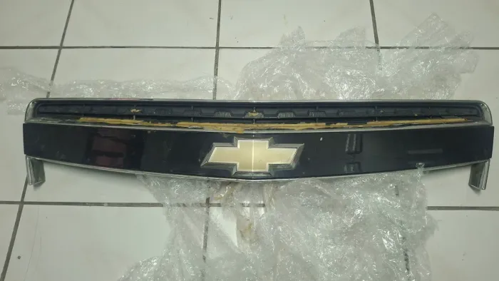 Vendo grade superior ( do capô ) para Captiva ( Aplicação 08 / 17 )..