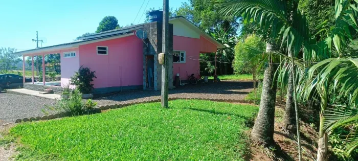 Casa e 4 hectares galpão, açude e quiosque