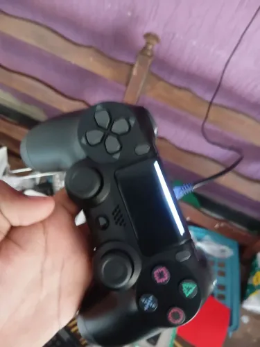 Controle de ps4( caiu na água) mais esta com sinal de vida