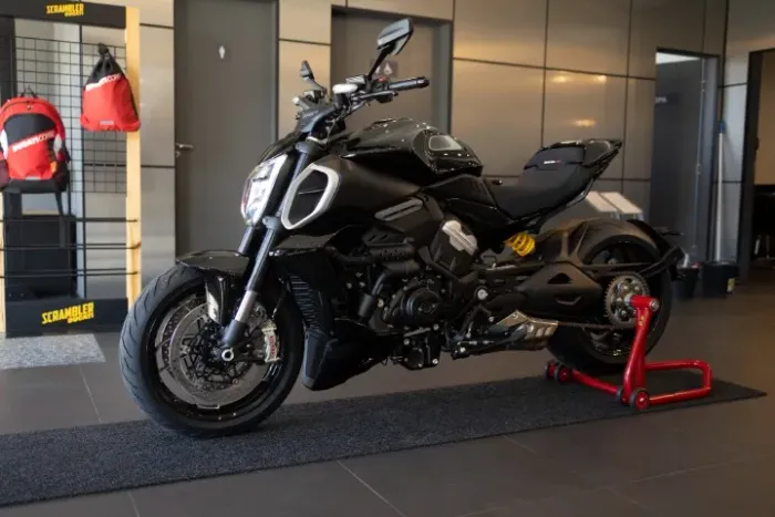 DUCATI DIAVEL V4 1.158cc  168CV