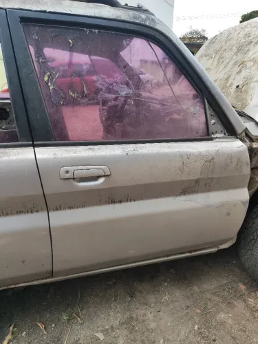 Porta Pajero TR4, diant. Direita