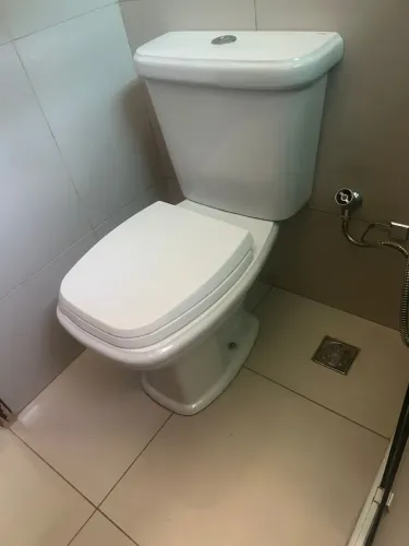 Vendo 1 Vaso sanitário em excelente estado aceito proposta