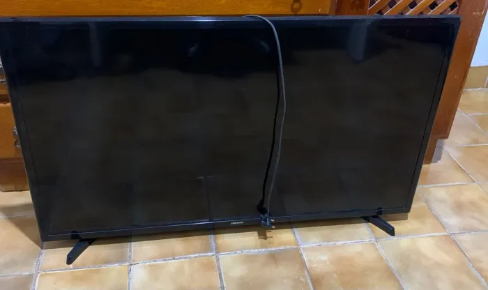 Vendo uma TV