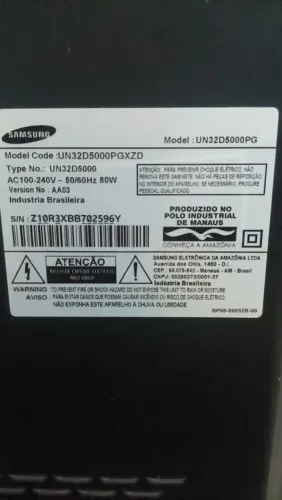 Vende-se uma TV com defeito