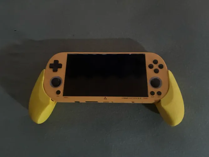 Trimui Smart Pro S amarelo (versão 2026)
