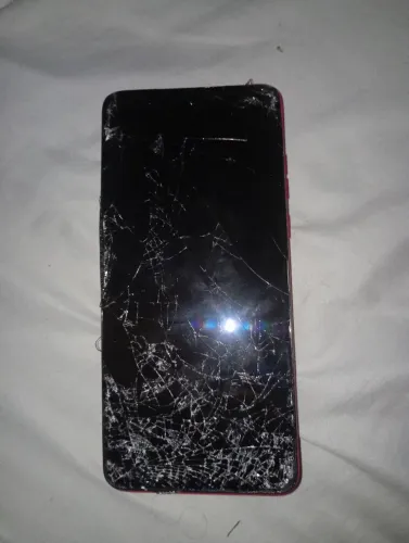 VENDE-SE CELULAR MOTOROLA G-84 QUEBRADO (RETIRAR PEÇAS)