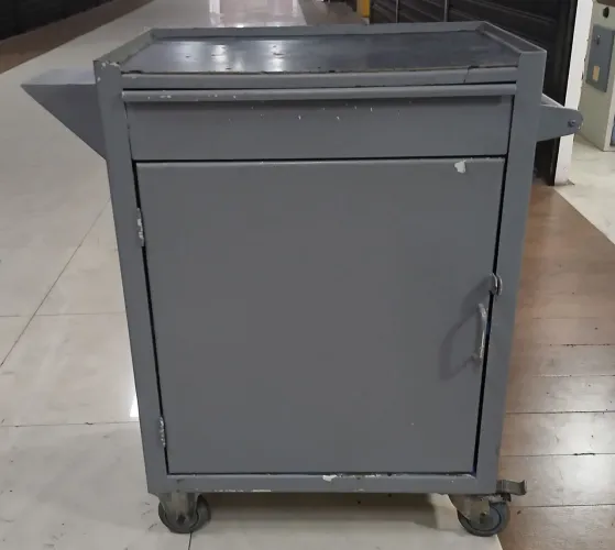 Bancada Móvel de Aço para Oficina com Armário Interno, Gaveta e Tampo Emborrachado - Cinza