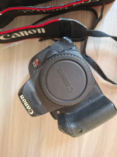 Câmera Canon T7i com 2 baterias + carregador 