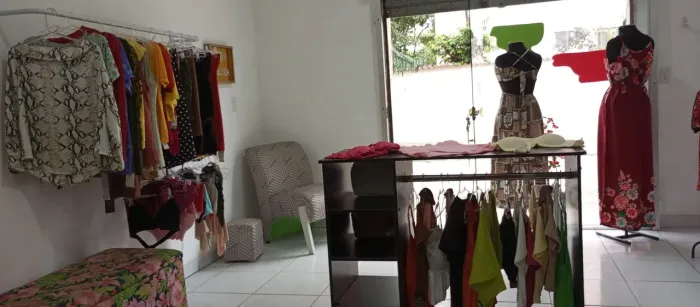 troco uma loja montada é ateliê completo .
