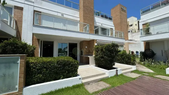 Casa com 4 suítes para Alugar em condomínio Fechado - Bairro Cacupé, em Florianópolis/SC.
