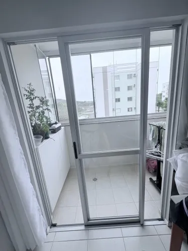 Vendo porta de vidro de alumínio