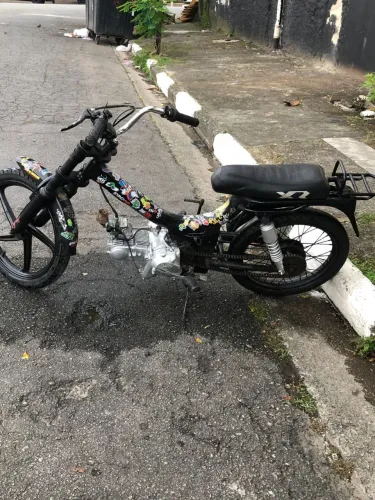 Vendo Mobilete com 4 marchas motor de biz tudo ok nela