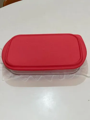 Travessa retangular em vidro com tampa plástica