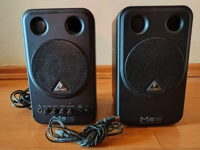 Monitor Speaker ativo Behringer MS16 