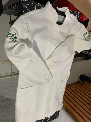 Vendo jaleco tamanho M branco 