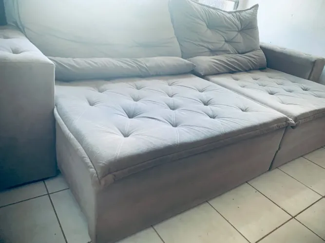Sofa top retrátil e reclináveis  semi novo D45 muito confortável. Tecido maravilhoso  
