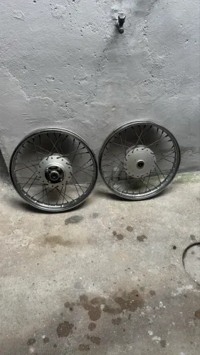 Par de Rodas Raiadas CG 160/150- Cubos e Aros em Bom Estado 