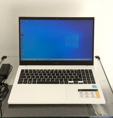 Samsung NP550XDA Celeron 6305 4GB RAM SSD 128GB Tela 15,6"