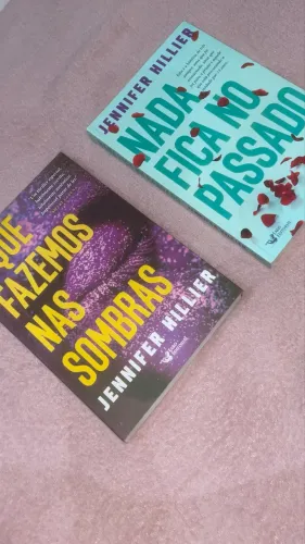 Kit livro O que fazemos nas sombras e Nada fica no passado