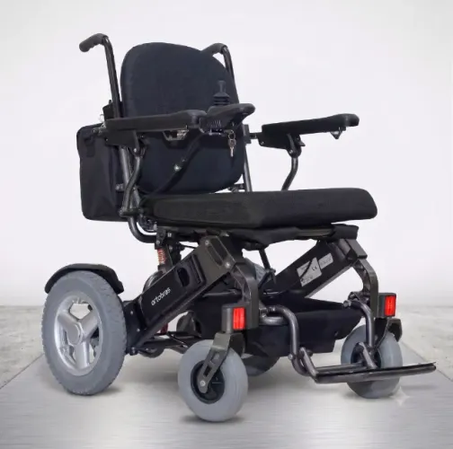 Cadeira de Rodas Motorizada Ortobras E20 (Seminova - Super Leve e Dobrável)