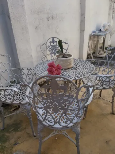 Mesa com 4 cadeiras em alumínio