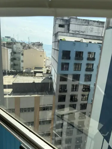 Sala com consultório dentário montado