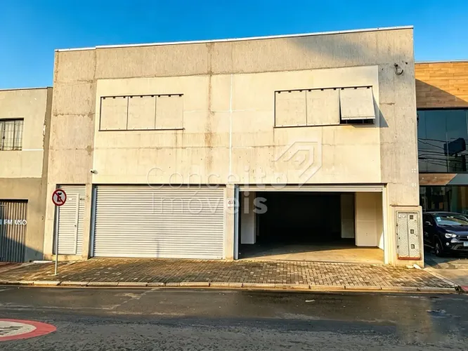 Barracão com 200 m² - Oficinas