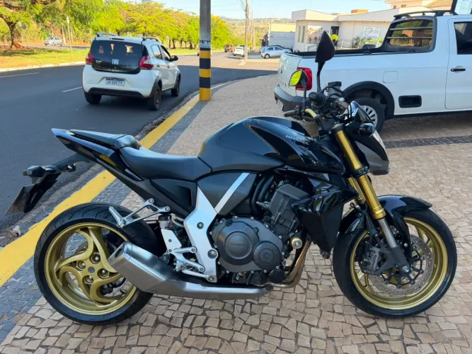 HONDA CB 1000 R