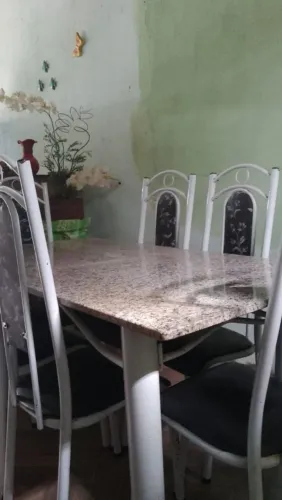 Mesa de jantar, com 6 cadeiras
