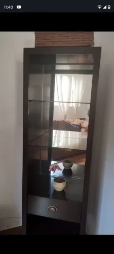 Cristaleira de espelho e prateleira de vidro 