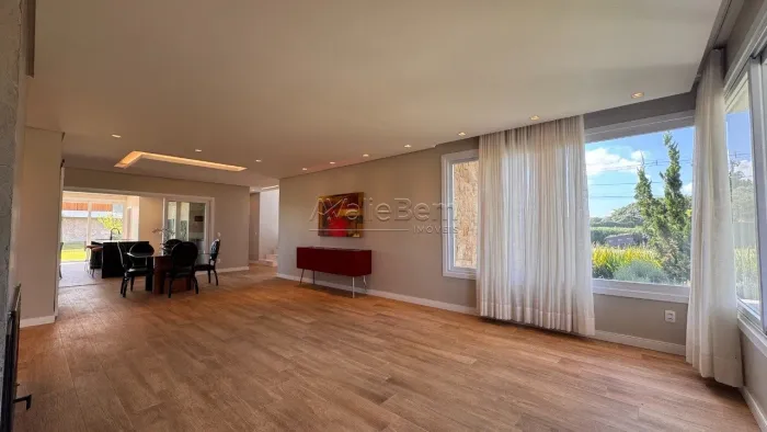 Casa em Condomínio | 373m² | 4 vagas | Ilhas Park