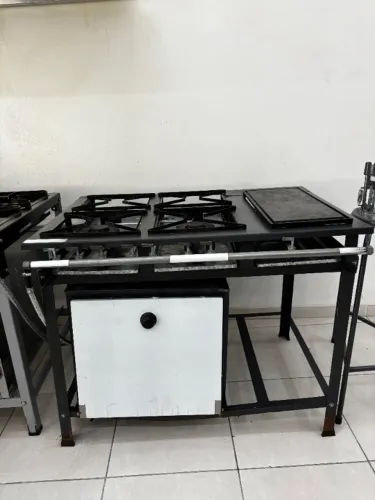Fogão industrial com forno