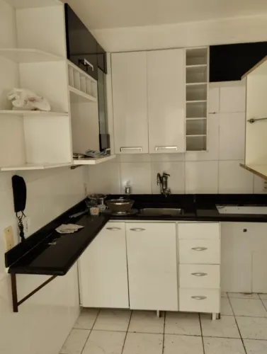 Aluga-se apartamento de 2 quartos