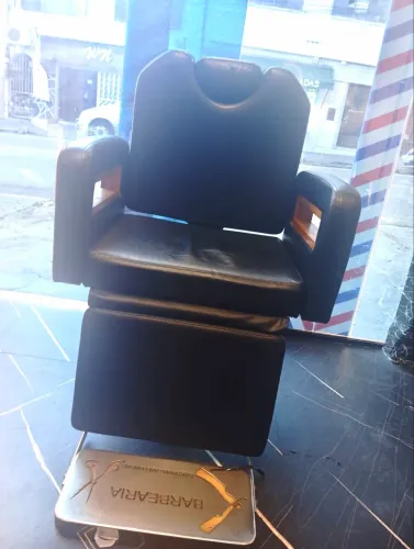 Kit Barbearia 5 itens cadeira, carrinho auxiliar e outros