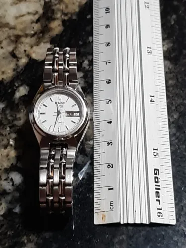 Vendo relógio Seiko, linha Seiko 5, automático, feminino, conservado, calendário, analógic