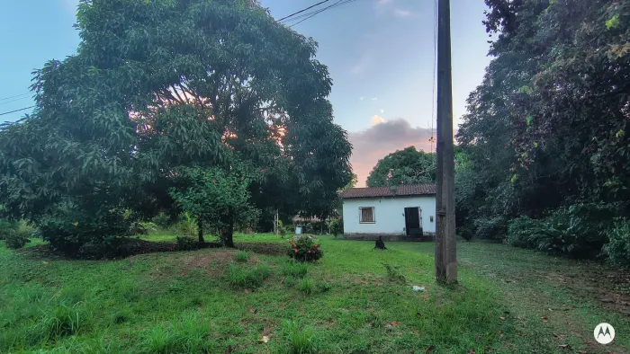 Vende-se casa com terreno extra