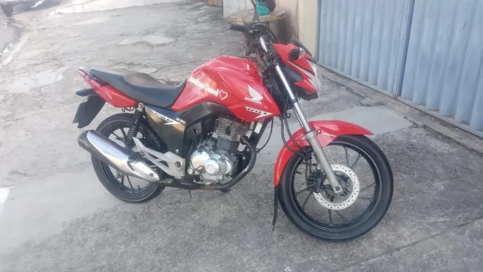 Vendo CG 160 semi nova NO PONTO DE TRANSFERIR  toda em dia revisão feita bem conservada 