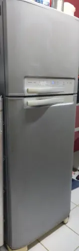 Vendo freezer, geladeira, máquina de lavar louça e forno elétrico