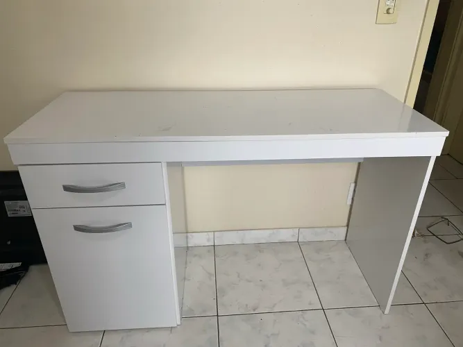 Escrivaninha Branca - Mesa de Estudo - Novíssima!
