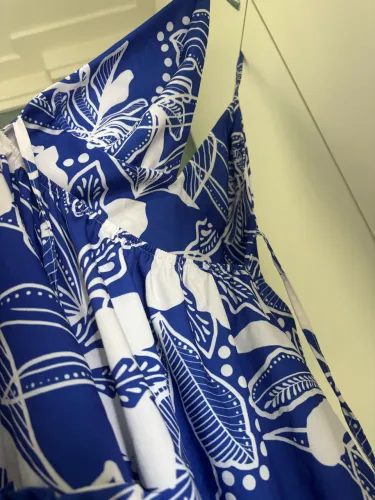 Vestido azul marinho com branco costas nuas de amarração