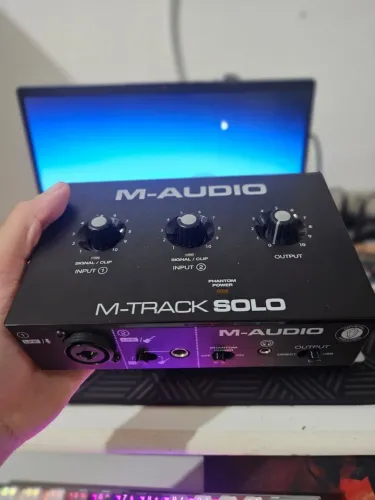 INTERFACE DE ÁUDIO M TRACK SOLO